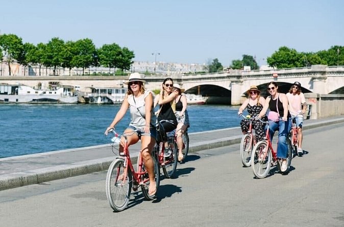 Paris Secrets Bike Tour (English or Dutch)